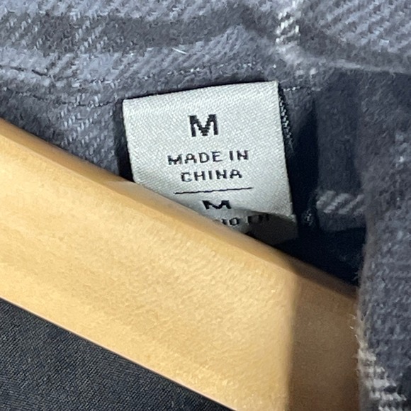 Levi's Quilted Lined Snap Zip Flannel Shacket Mens Large L Gray Plaid Jacket - Picture 9 of 12